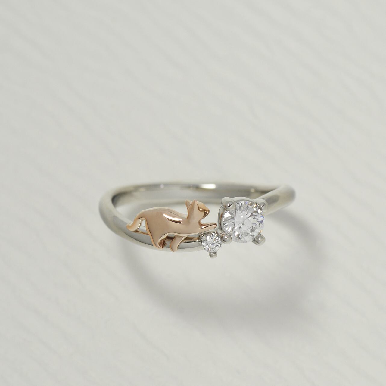 猫の招きエンゲージリング　天然ダイヤモンド 0.204ct Dカラー Vs2  3EX H&C