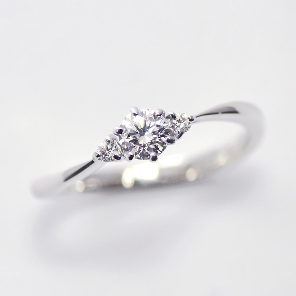 フィオリート　エンゲージリング　天然ダイヤモンド　0.206ct DカラーVs2	3EX H&C