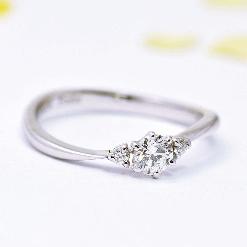 フィオリート　エンゲージリング　天然ダイヤモンド　0.206ct DカラーVs2	3EX H&C