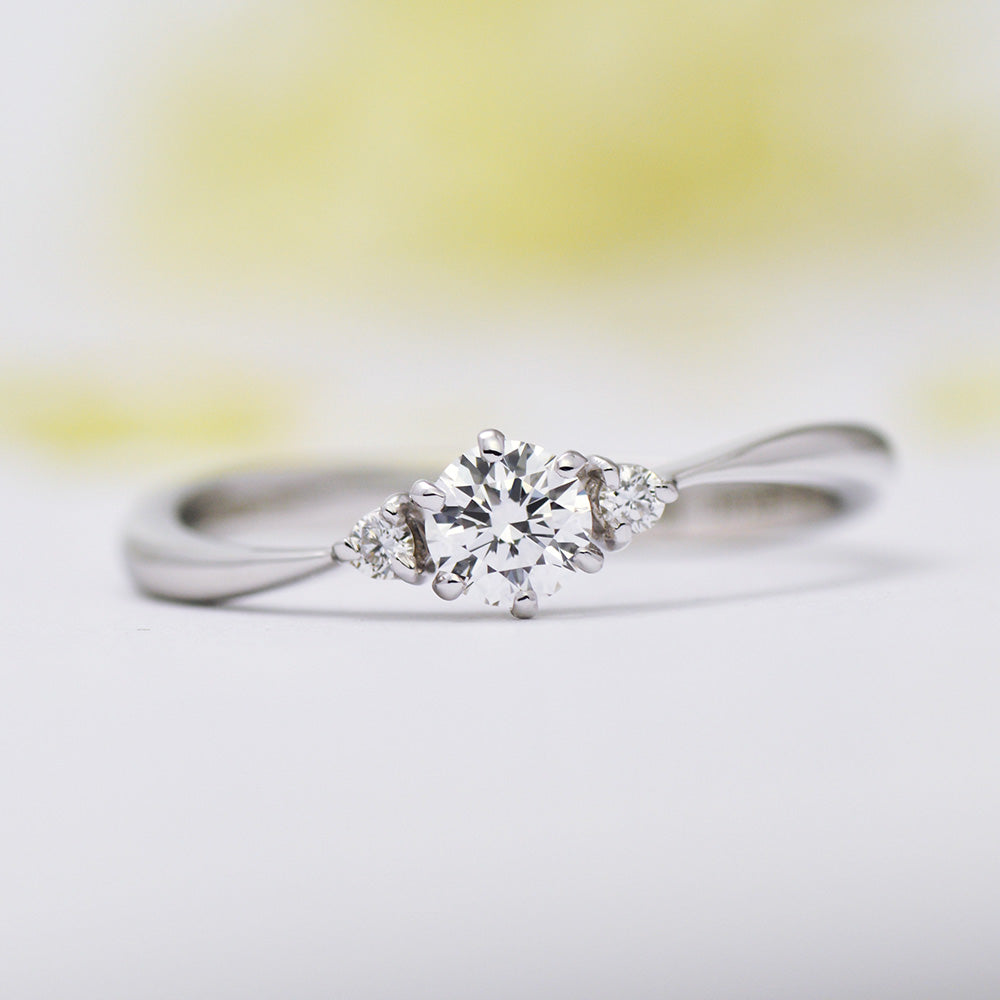 フィオリート　エンゲージリング　天然ダイヤモンド　0.206ct DカラーVs2	3EX H&C