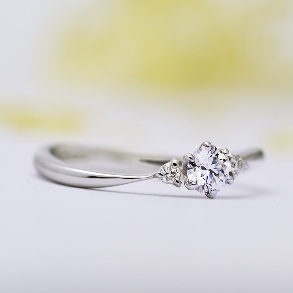 フィオリート　エンゲージリング　天然ダイヤモンド　0.206ct DカラーVs2	3EX H&C